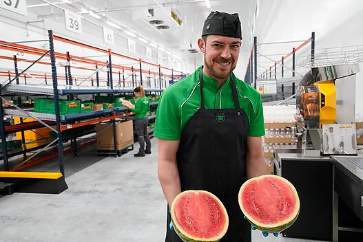 Halfrut Revoluciona l'Experiència de Compra a Mercadona amb la Implementació de Més de 1700 Màquines F450 Pro de Tall de Fruites.